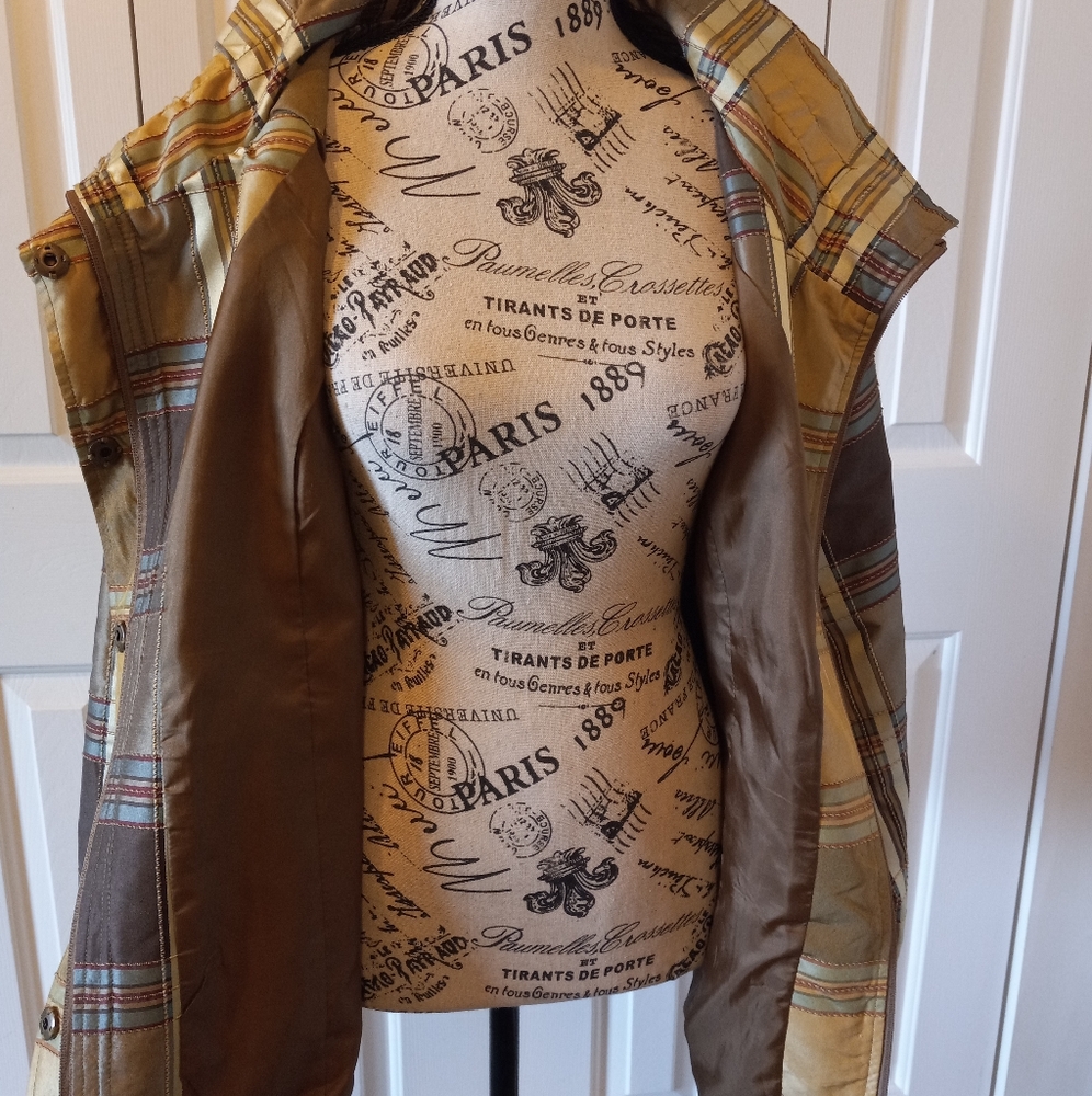 Beautiful Fall Jacket - Picture 6 of 7